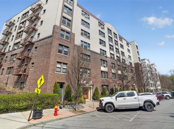 42 Pondfield Road W, Bronxville, NY 10708