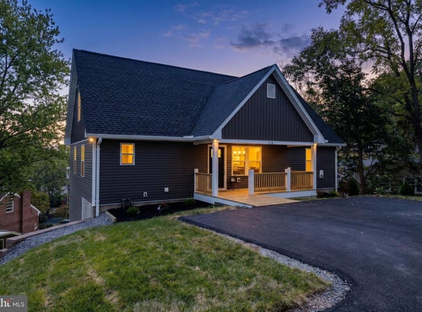 715 HILLCREST Drive, STAUNTON, VA 24401