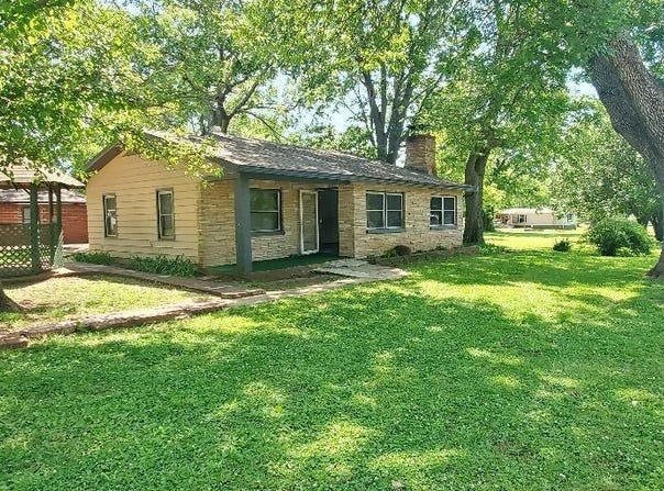 107 W MICRO-LITE STREET, BUFFALO, KS 66717