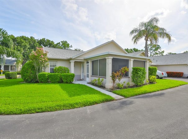 1126 GOLFVIEW WOODS DRIVE, SUN CITY CENTER, FL 33573