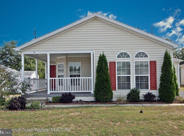 9 PINE GROVE AVENUE, MANAHAWKIN, NJ 08050