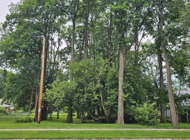 2411 W Memorial Drive, Janesville, WI 53548