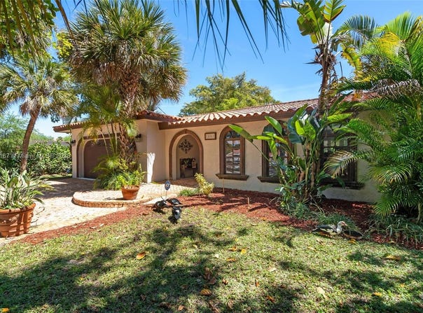 14841 Dade Pine Ave, Miami Lakes, FL 33014