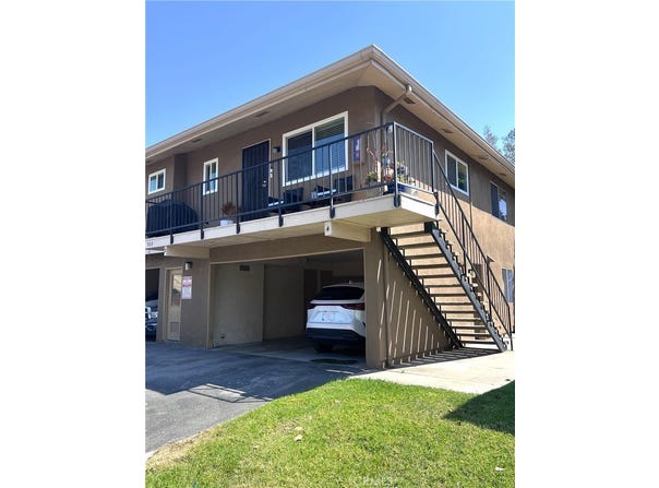 989 W Sierra Madre Avenue, Azusa, CA 91702