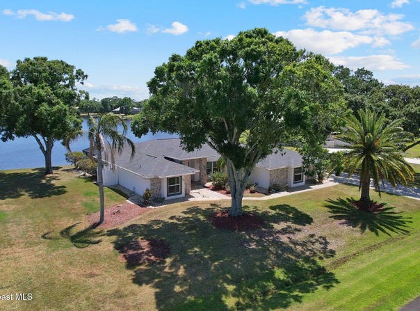 385 Lake View Lane, Palm Bay, FL 32909