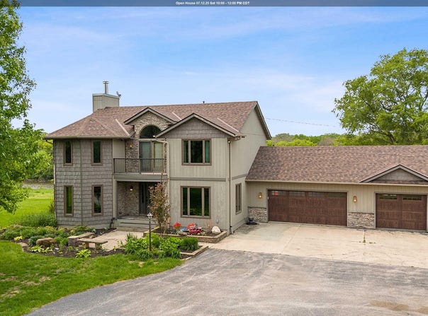 16763 290th St, Mason City, IA 50401