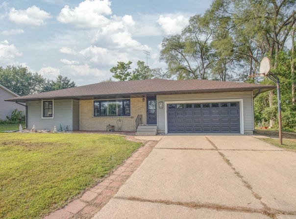 214 Breezy Point Drive, Pardeeville, WI 53954