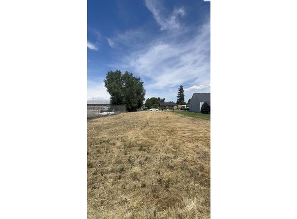 200 E 4th St, Grandview, WA 98930