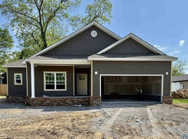 402 Woodall Street SW, Hartselle, AL 35640