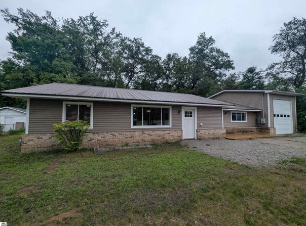 2071 Greenwood, Prescott, MI 48756