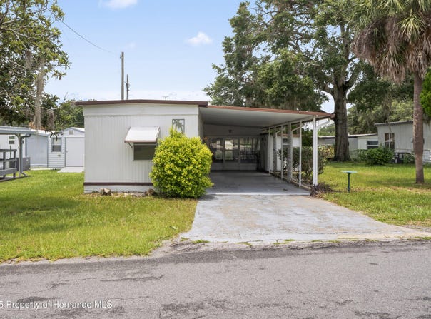 24631 Plumosa Drive, Leesburg, FL 34748