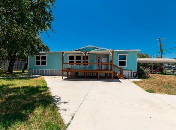 917 W LAUREL ST, ROCKPORT, TX 78382