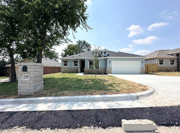1405 N Rusk Street, Weatherford, TX 76086