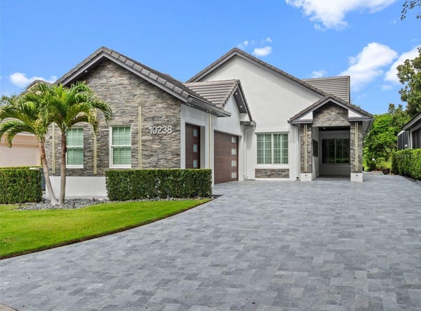 10238 CHILTERN GARDEN DRIVE, ORLANDO, FL 32827