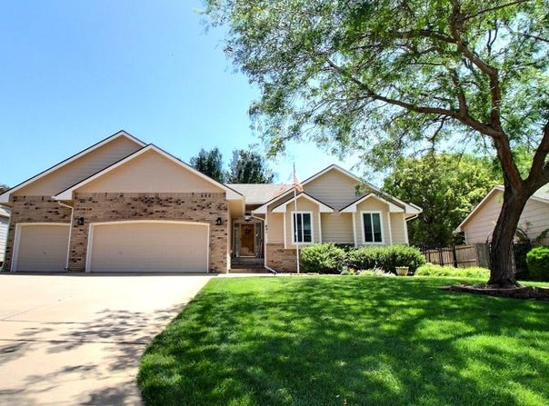 841 E Cedarbrook Rd, Derby, KS 67037
