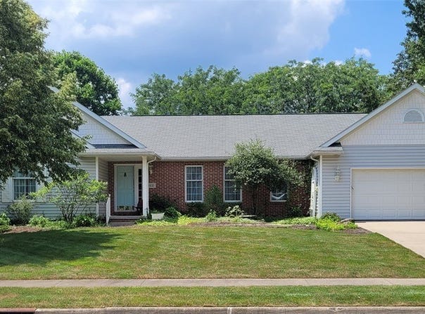 822 Sand Lot Circle, Louisville, OH 44641
