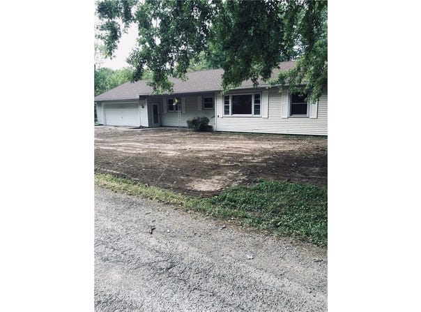 107 W 13th Street, Pleasanton, KS 66075