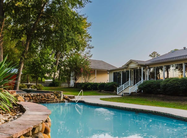 160 HOLLYBROOK, Gilmer, TX 75644