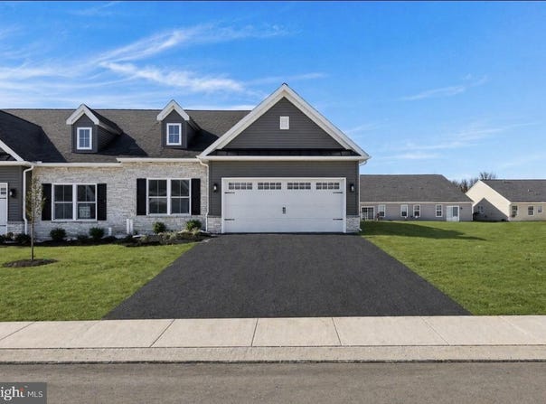 108 HILLARD Field, LANCASTER, PA 17603