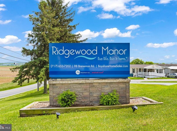 25 RIDGEWOOD MANOR, MANHEIM, PA 17545