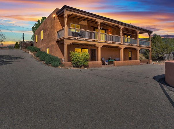 424 Apodaca Hill, Santa Fe, NM 87501