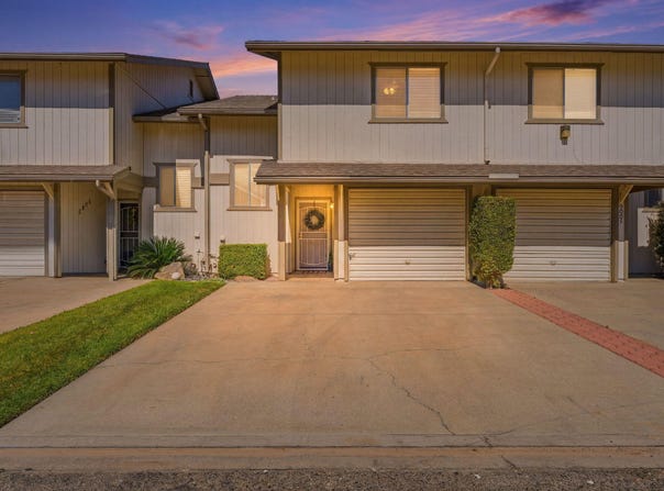 2023 E Laura Avenue, Visalia, CA 93292