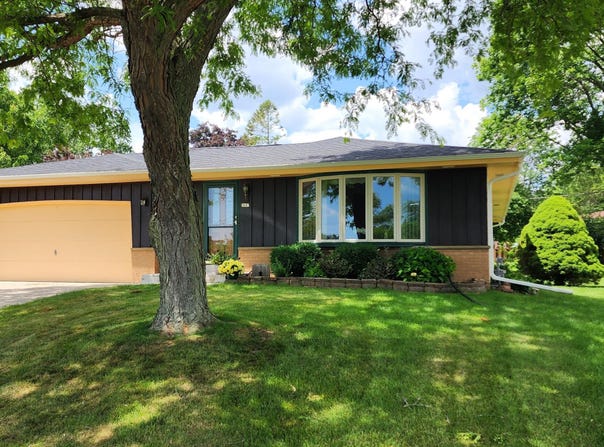 7607 S Clement Ave, Oak Creek, WI 53154