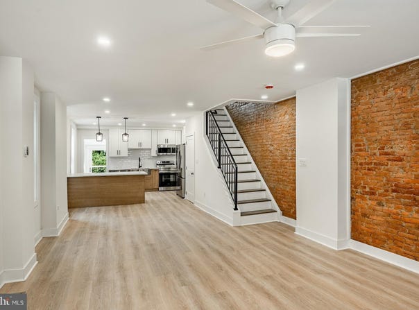 221 FORD STREET, CONSHOHOCKEN, PA 19428