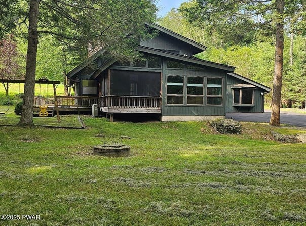 125 Evergreen Drive, Greentown, PA 18426
