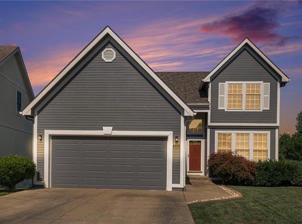 725 Redbud Drive, Paola, KS 66071