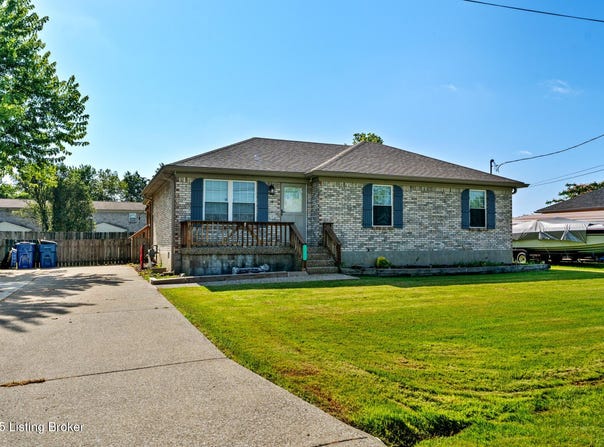 218 HOWLETT Dr, Shepherdsville, KY 40165