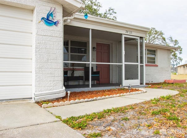 9825 LAKESIDE LANE, PORT RICHEY, FL 34668
