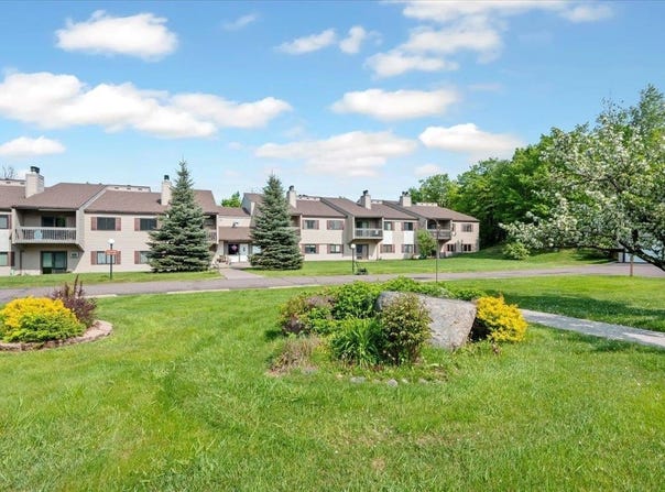 20 Village Dr, Duluth, MN 55810