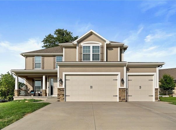 813 SE Oriole Court, Blue Springs, MO 64014