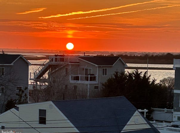 357 W 10TH STREET, SHIP BOTTOM, NJ 08008
