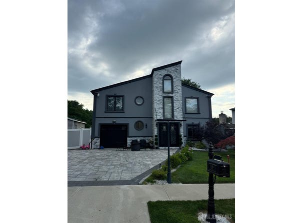 37 N Gable Court, Old Bridge, NJ 07747