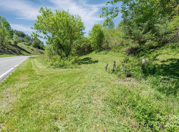 Sweetwater Road, Marshall, NC 28753