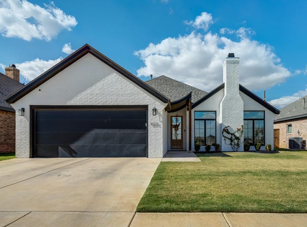 805 N 6th Circle, Wolfforth, TX 79382