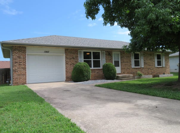 1007 E Parkview Street, Ozark, MO 65721
