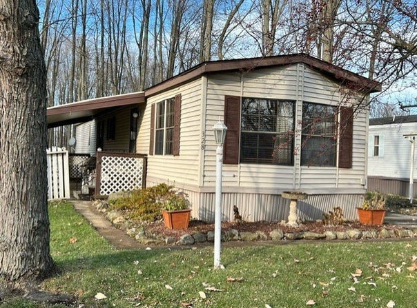 328 Ashwood Avenue, Elyria, OH 44035