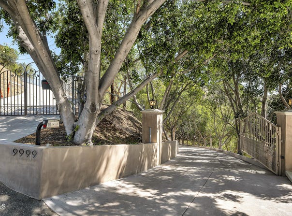 9999 Wornom Avenue, Sunland, CA 91040
