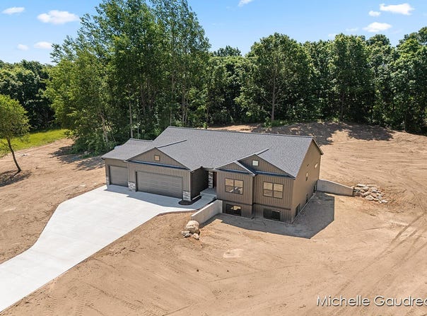 3551 Leaf Lane, Freeport, MI 49325