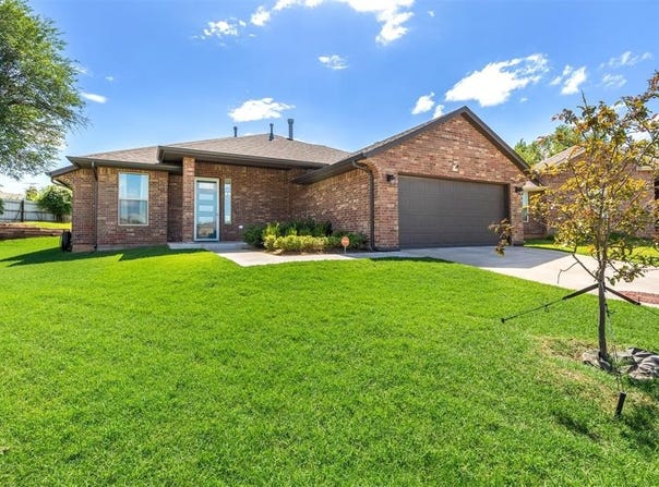 302 Tuscany Circle, Noble, OK 73068