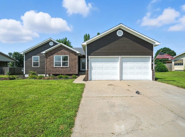 8613  EAGLES LANDING DR, Manhattan, KS 66502