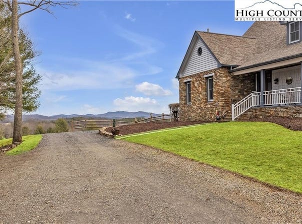 559 Brownstone Lane, Crumpler, NC 28617