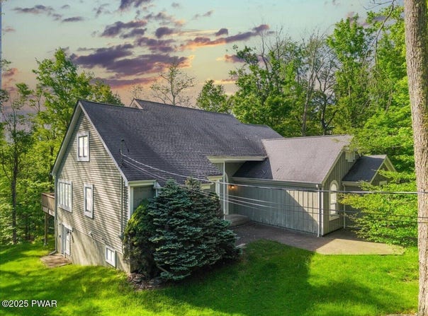 161 Fawnwood Drive, Greentown, PA 18426