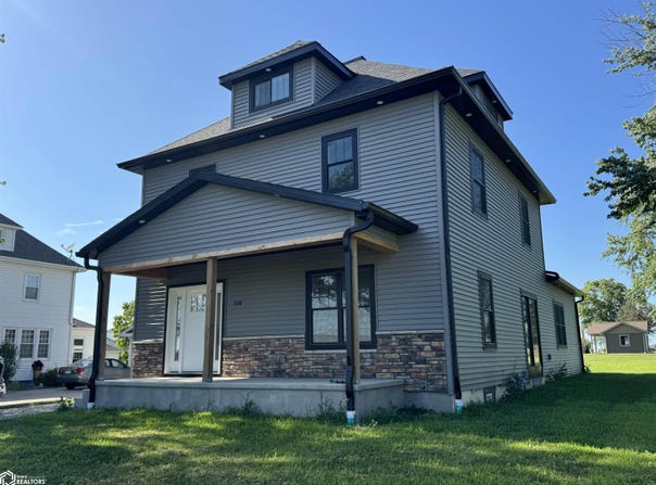 110 Avenue D, West Point, IA 52656