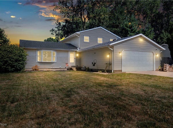 941 Stark Street, Sheffield Lake, OH 44054