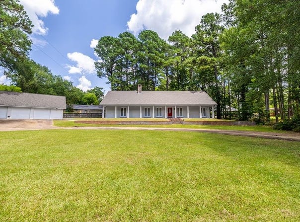 2928 NE Stallings Dr, Nacogdoches, TX 75961