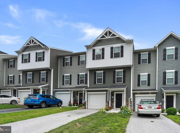 68 AYRSHIRE DRIVE, HANOVER, PA 17331